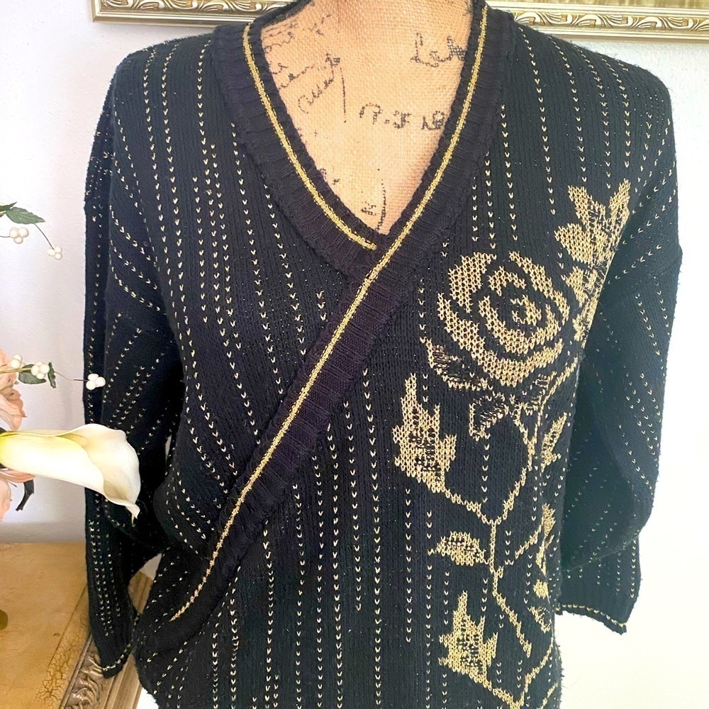 ElLEND Gently Used Black and Gold Sweater petite Size M.